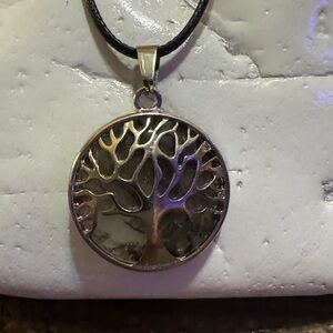 NWOT Black Marble Quartz Silver Alloy Tree of Life Pendent on 19” Black Cord